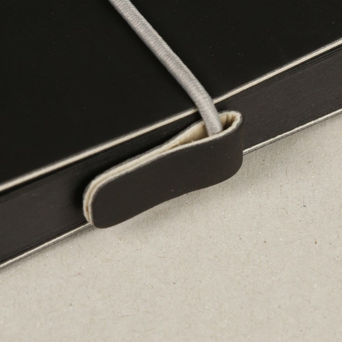 SKETCH BOOK PAINT ON MIXED MEDIA PRETO 250G/M2 19X19 32FL CLAIREFONTAINE