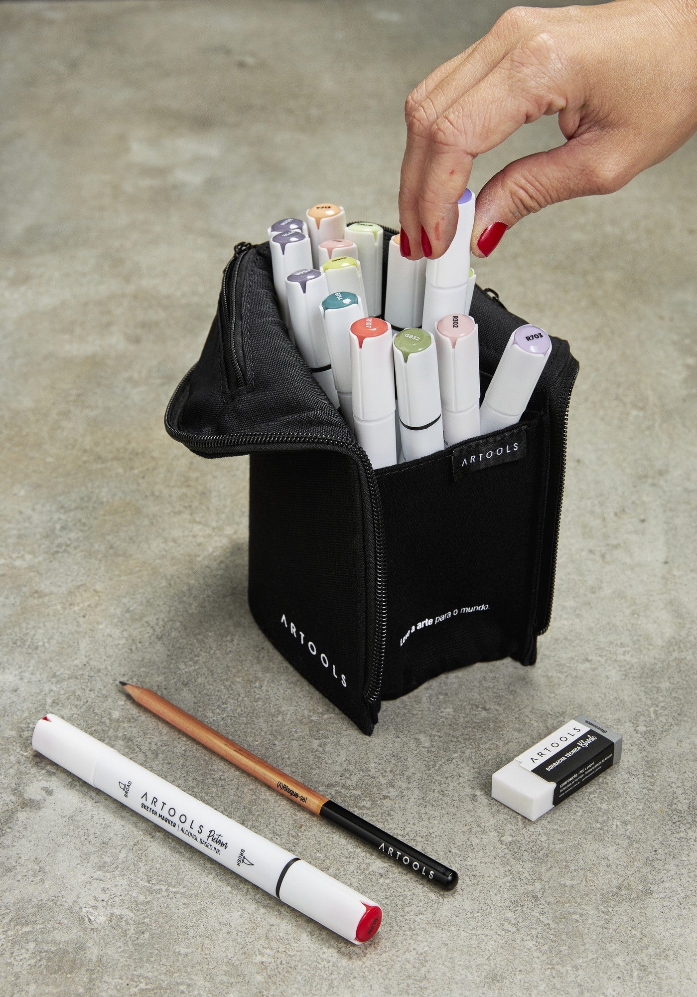 ESTOJO ARTOOLS ARTSY COMFY PRETO P/ MARCADORES E ACESSORIOS