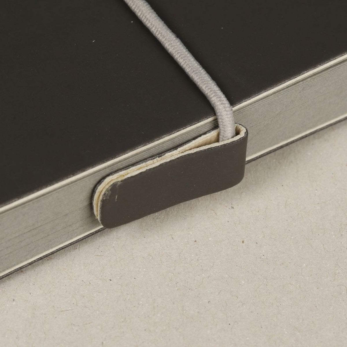 SKETCH BOOK PAINT ON MIXED MEDIA CINZA 250G/M2 19X19 32FL CLAIREFONTAINE